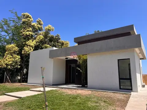 Casa en venta en Santa Elisa Pilar del Este --