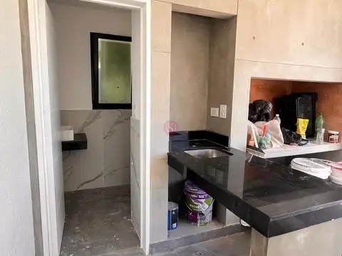 Casa 5 ambientes con 4 baños