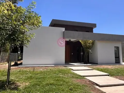 Casa en Venta en Pilar Del Este, USD 219.000