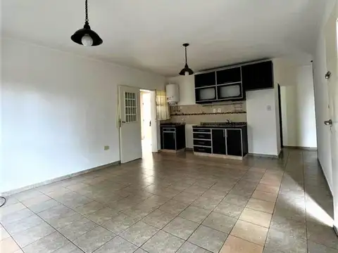 Casa en Alquiler con 1 cochera