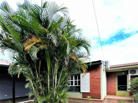 (A130) CASA CON COCHERA Y GALERíA - Z/ AV. MULLER Y AV. 117