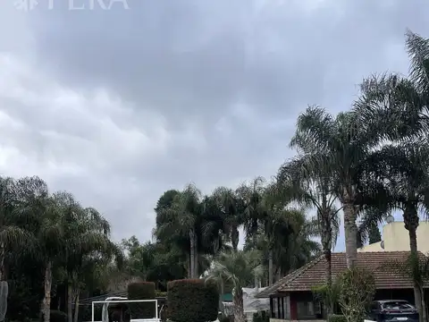 Venta casa quinta con quincho y piscina en Centro Agricola El Pato