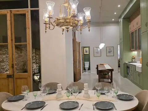 VENTA CASA 3 DORMITORIOS. PATIO. PISCINA PICHINCHA