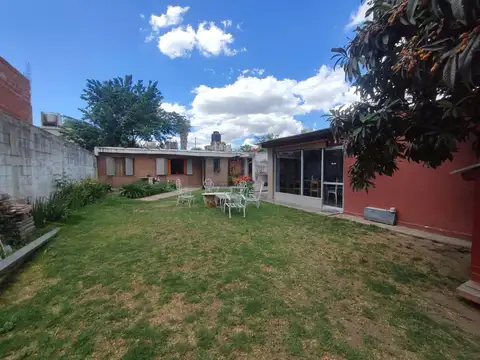 VENTA CASA 3 DORMITORIOS Y QUINCHO VILLA ALLENDE