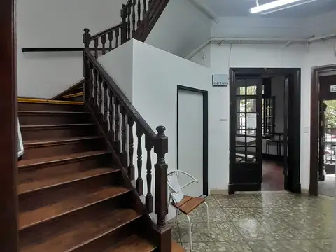 Casa 9 ambientes con 3 baños
