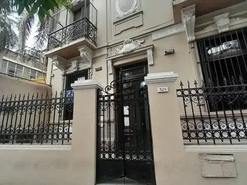 CASA ANTIGUA EN DOS PLANTAS CON TERRAZA