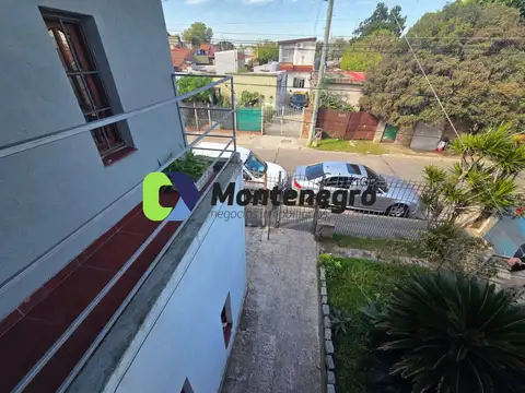 Casa 6 ambientes con 2 baños