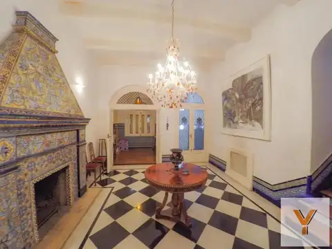 Casa en venta - 6 Dormitorios 4 Baños - Caballito