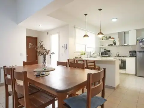Impecable casa de 3 dormitorios Chiclana 510, Alberdi