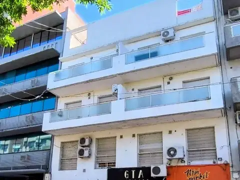 Venta  Republica De La Sexta Un dormitorio amplio + Cochera OPORTUNIDAD