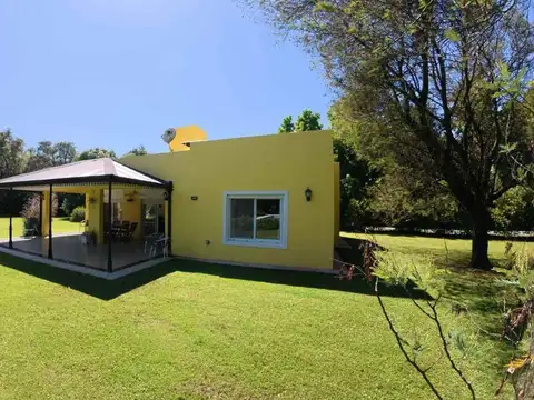 CASA 4 AMB EN VENTA EN OPEN DOOR CON PILETA