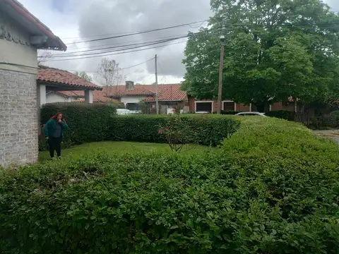 Casa en Venta con 3 cocheras