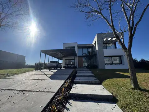 CASA EN VENTA PUERTOS MARINAS 100