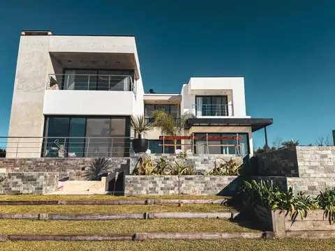 Venta Casa 7 Ambientes al Lago Puertos Marinas
