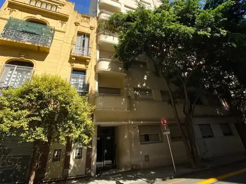 Uriburu al 100 (y Av. Rivadavia)
