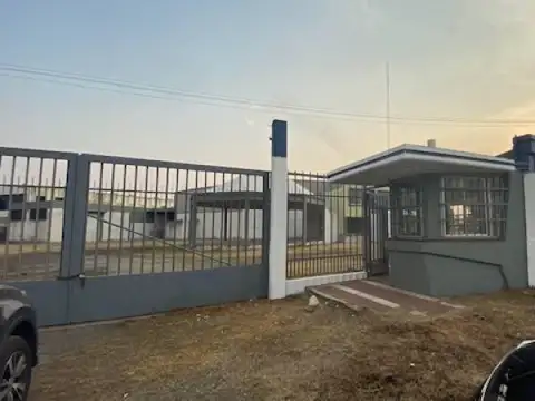 Importante Galpón sobre Av. O. Lagos a metros de Circunvalación