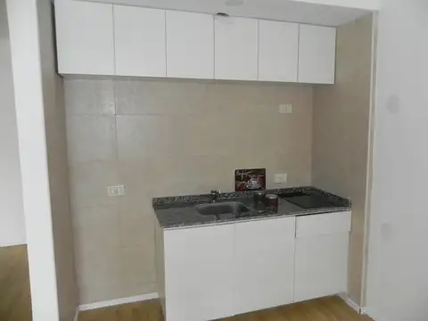 Excelente Monoambiente muy luminoso con balcón