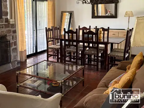 Casa 7 ambientes con 2 baños