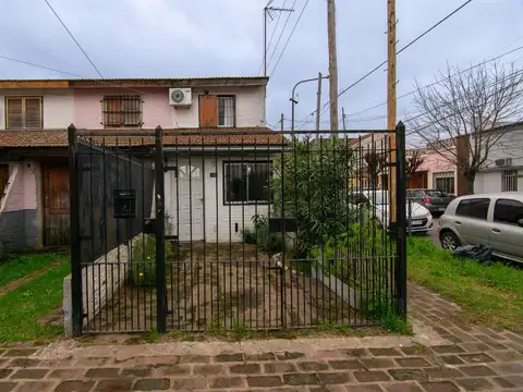 Depto Tipo Casa 2 ambientes con 1 baño