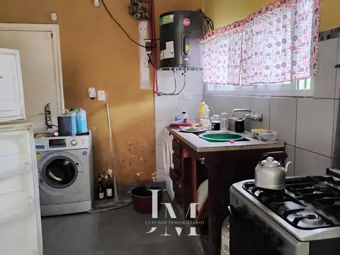 CASA CON PILETA Y LOCAL EN LA FRATERNIDAD