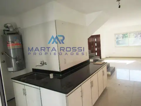 Casa 4 ambientes con 3 baños