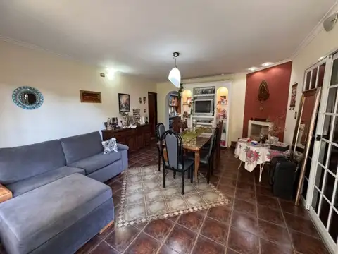 Casa 6 ambientes con 3 baños