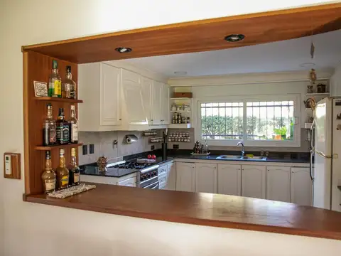 Casa 6 ambientes con 3 baños