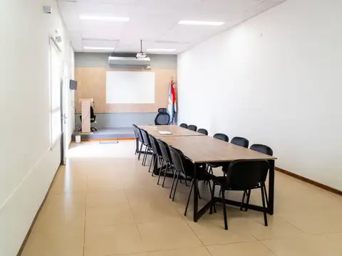 Casa 7 ambientes con 2 baños