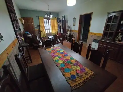 Casa 4 ambientes con 2 baños