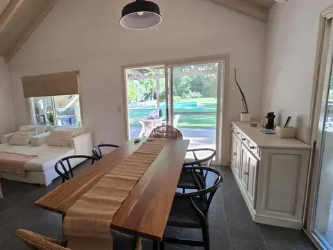 Casa en Alquiler en Los Pinguinos, USD 4.500