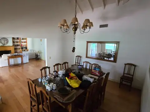 Casa en Alquiler con 2 cocheras