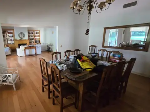 Casa 5 ambientes con 4 baños