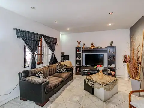 Depto Tipo Casa en Venta de 5 ambientes
