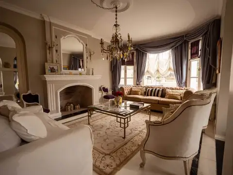 Casa 8 ambientes con 4 baños