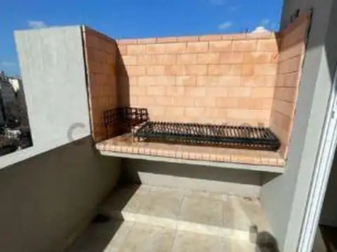 DEPARTAMENTO SEMIPISO 3 AMBIENTES CON BALCON ATERRAZADO con gran PARRILLA