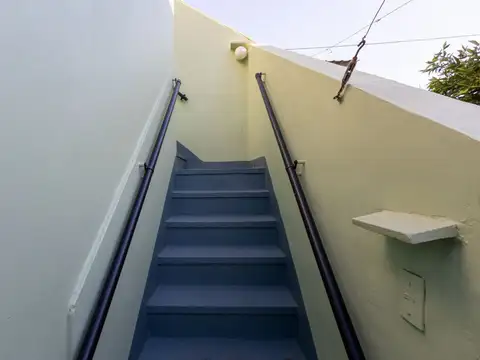 Depto Tipo Casa 6 ambientes con 2 baños