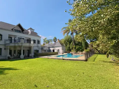 Casa en Venta en Saint Thomas Sur – Doble lote con vista al golf