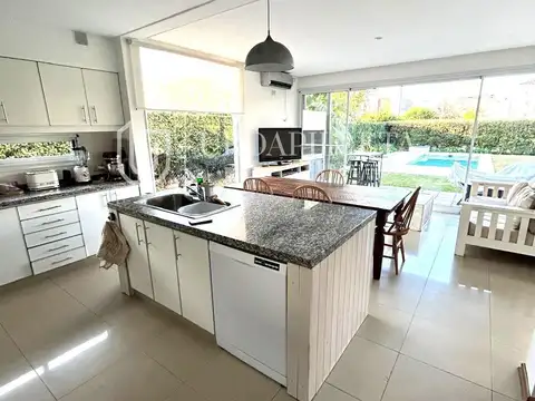 Casa 5 ambientes con 2 baños