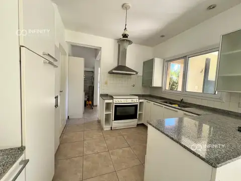 Casa 5 ambientes con 3 baños