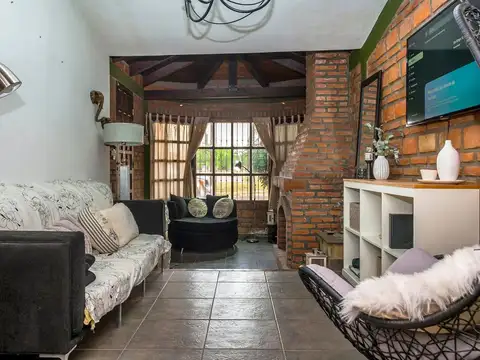 Casa 5 ambientes con 2 baños