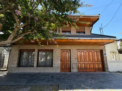VENTA CASA 5 AMBIENTES – MERLO CENTRO