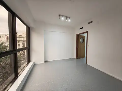 Oficina 5 ambientes con 2 baños