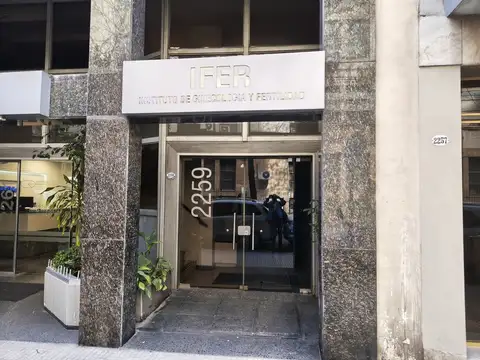 Oficina 5 ambientes con 2 baños