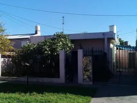 2 propiedades 3 amb con patio y entrada de auto