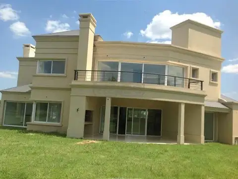 Casa 4 ambientes con 4 baños