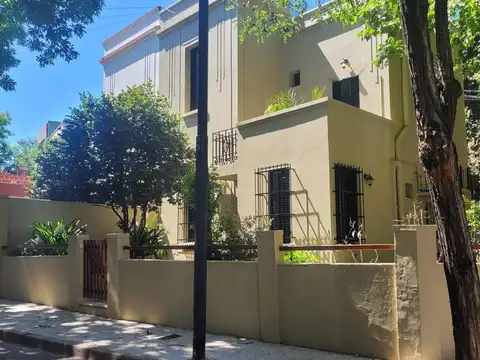 Venta. Casa. 5 Ambientes. Patio.