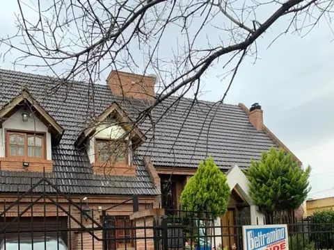 VENTA CHALET 5 DORMITORIOS MERLO PILETA CENTRO