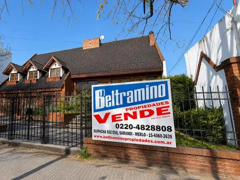 VENTA CHALET 5 DORMITORIOS MERLO PILETA CENTRO
