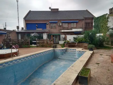 Casa en Venta con 4 cocheras