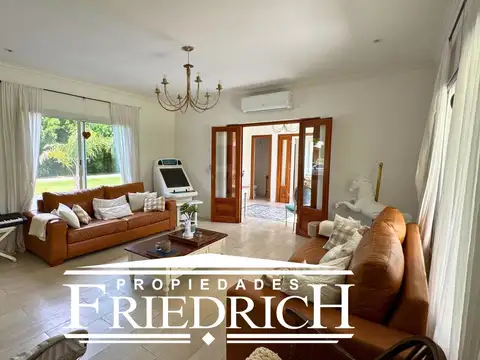 Casa en Venta con 6 cocheras